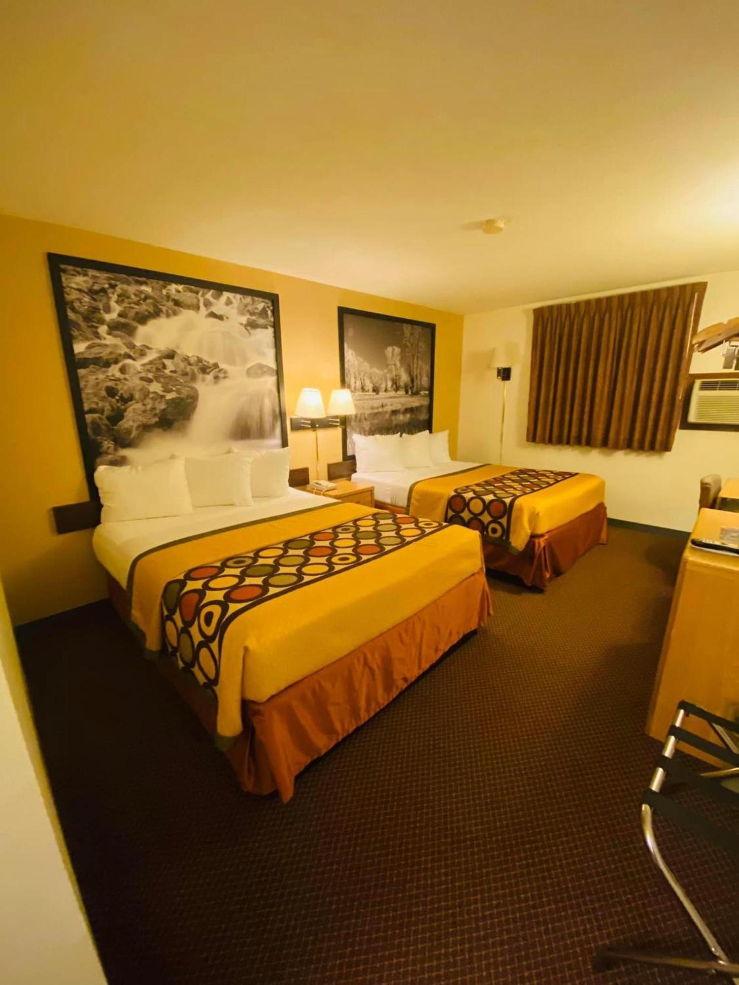 Motel Super 8 By Wyndham Hot Springs Extérieur photo
