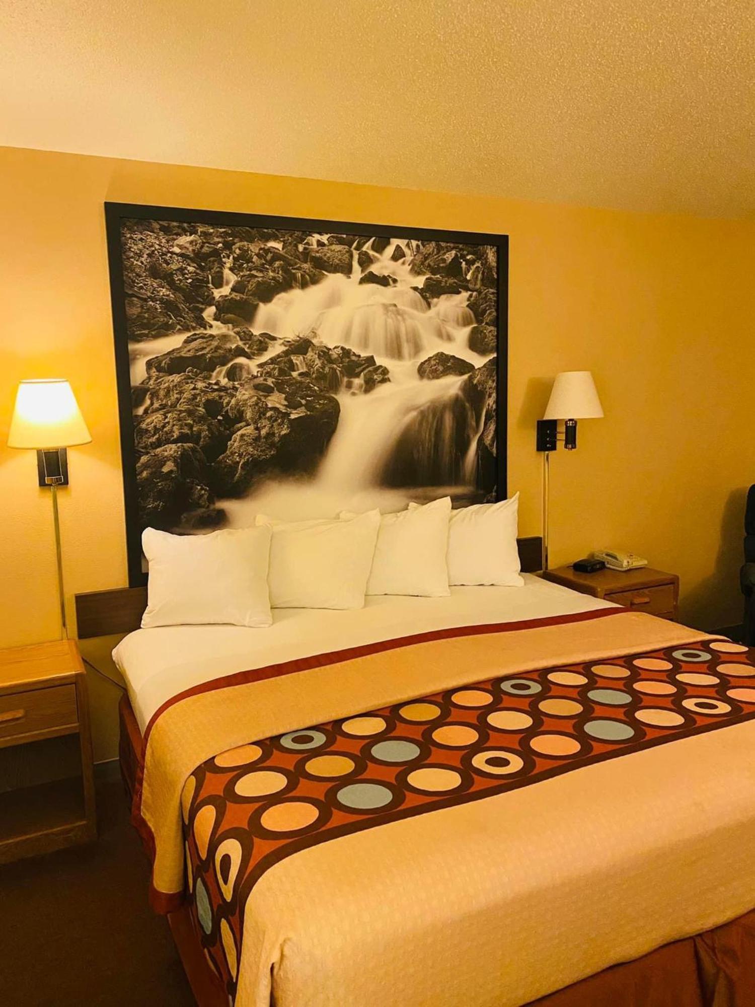 Motel Super 8 By Wyndham Hot Springs Extérieur photo