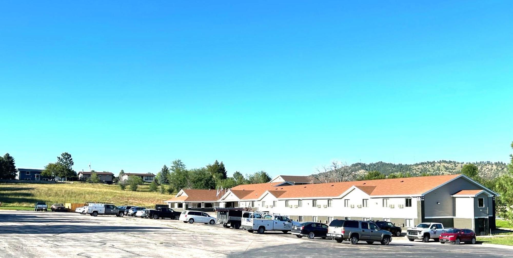Motel Super 8 By Wyndham Hot Springs Extérieur photo